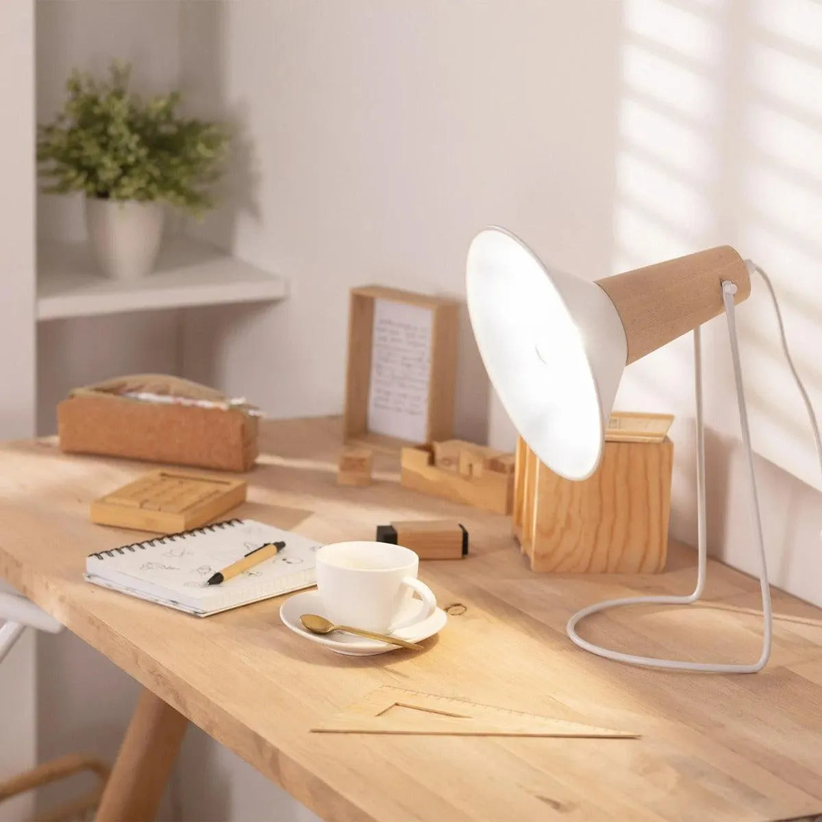 Tafellamp wit met hout minimalistisch schakelaar & stekker E27 'Pio' - FOIR