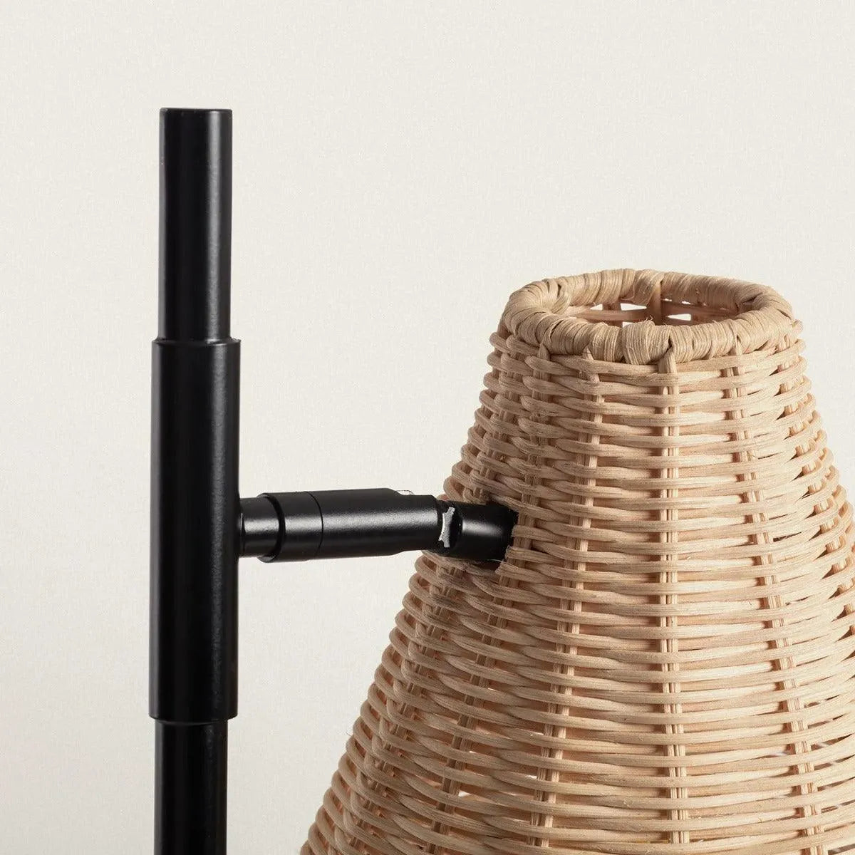 Tafellampje zwart met verstelbare rotan kap en E14 fitting 'Avare' 47cm - FOIR