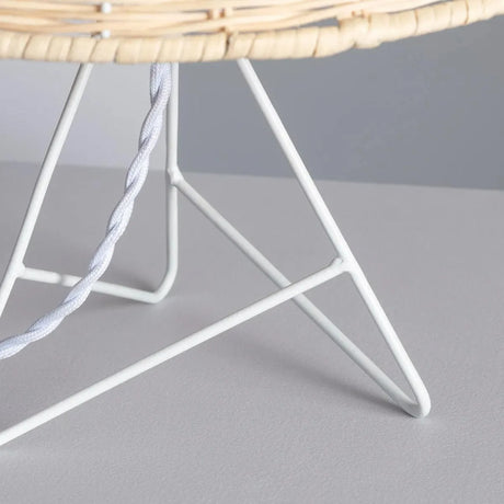 Kleine tafellamp wit met rotan kap schakelaar en E27 fitting 'Janice' - FOIR