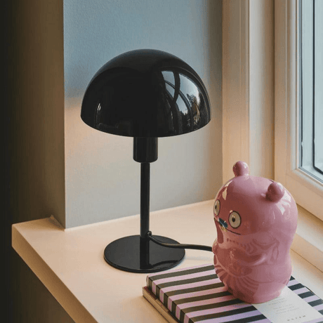 Kleine zwarte tafellamp met E14 fitting stekker en schakelaar 'Ellen Mini' - FOIR