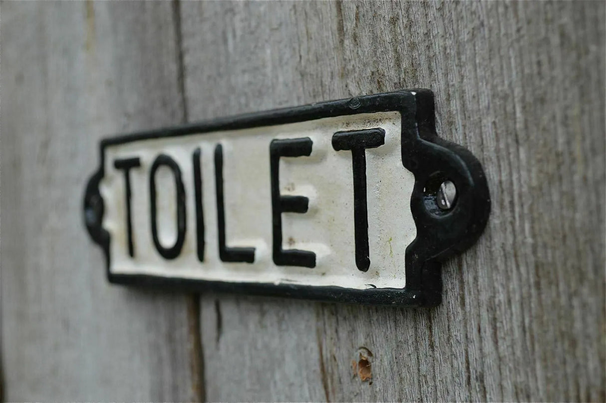 Gietijzeren bord toilet modern zwart wit beige voor aan de muur