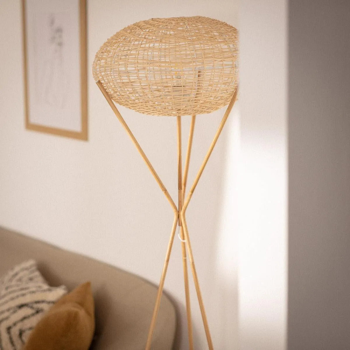 Staande lamp hout met open ontwerp
