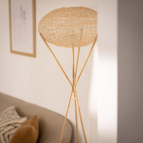 Staande lamp hout met open ontwerp
