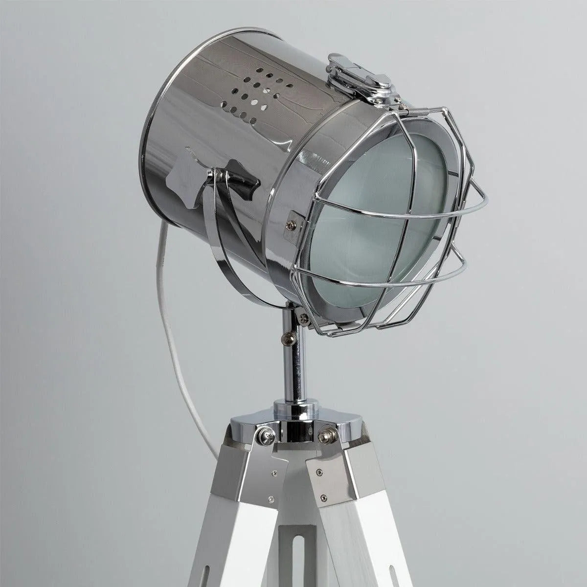 Driepoot staande lamp witte voet modern