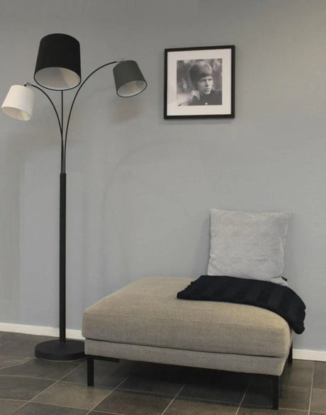 Moderne vloerlamp met 3 kappen en vloerschakelaar By rydens