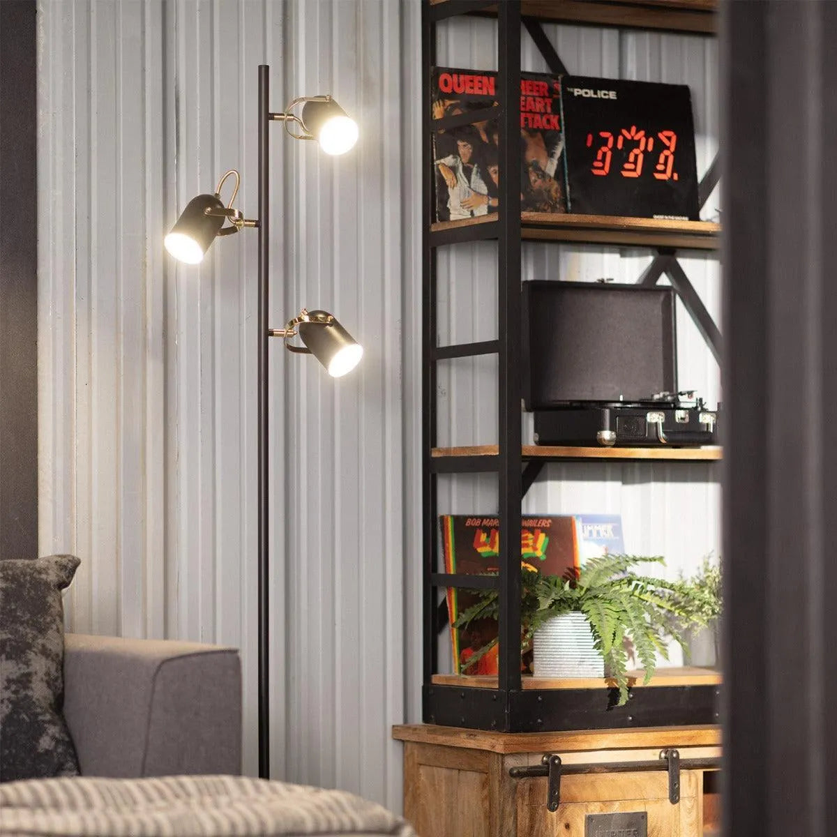 Staande lamp met losse kappen e14 fitting zwart goud