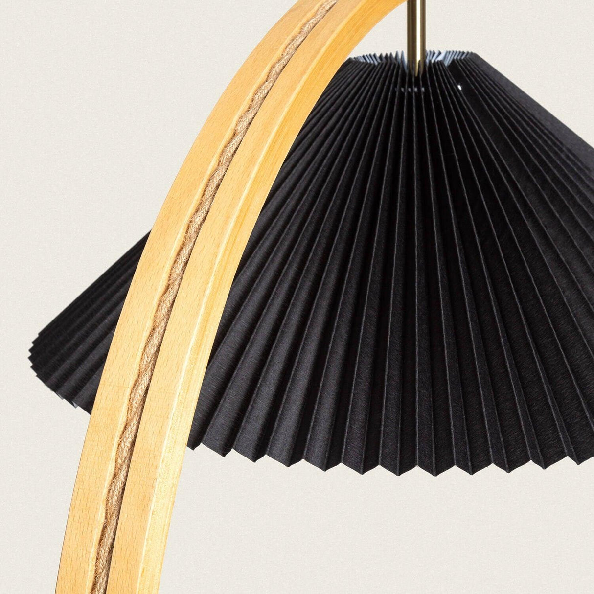 Staande lamp hout zwart stoffen Seronga kap vloerlamp 146cm (kopie) - FOIR