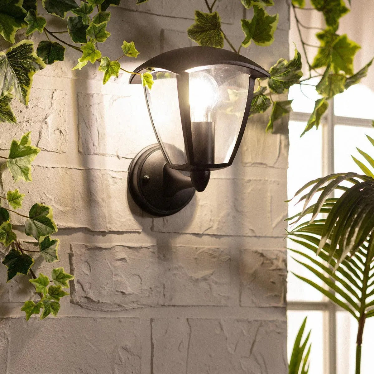 Zwarte wandlamp voordeur met E27 fitting modern 