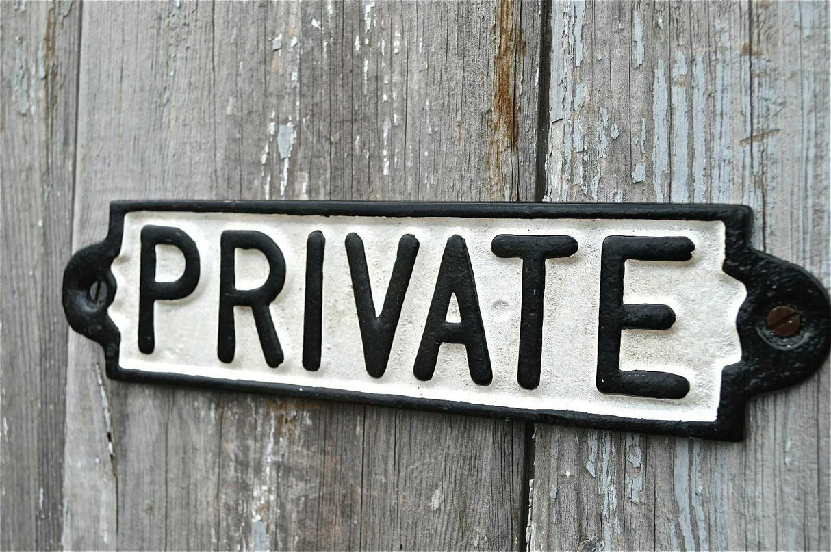 Private bordje gietijzer voor man cave industrieel zwaar metaal