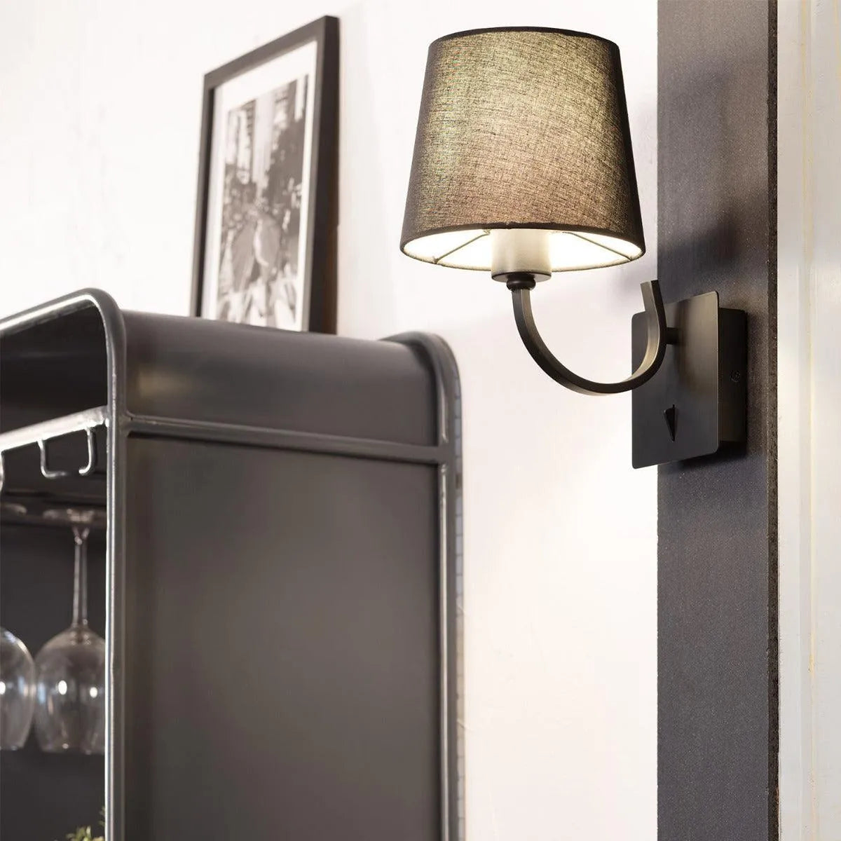 Wandlamp slaapkamer zwart met schakelaar stoffen kap