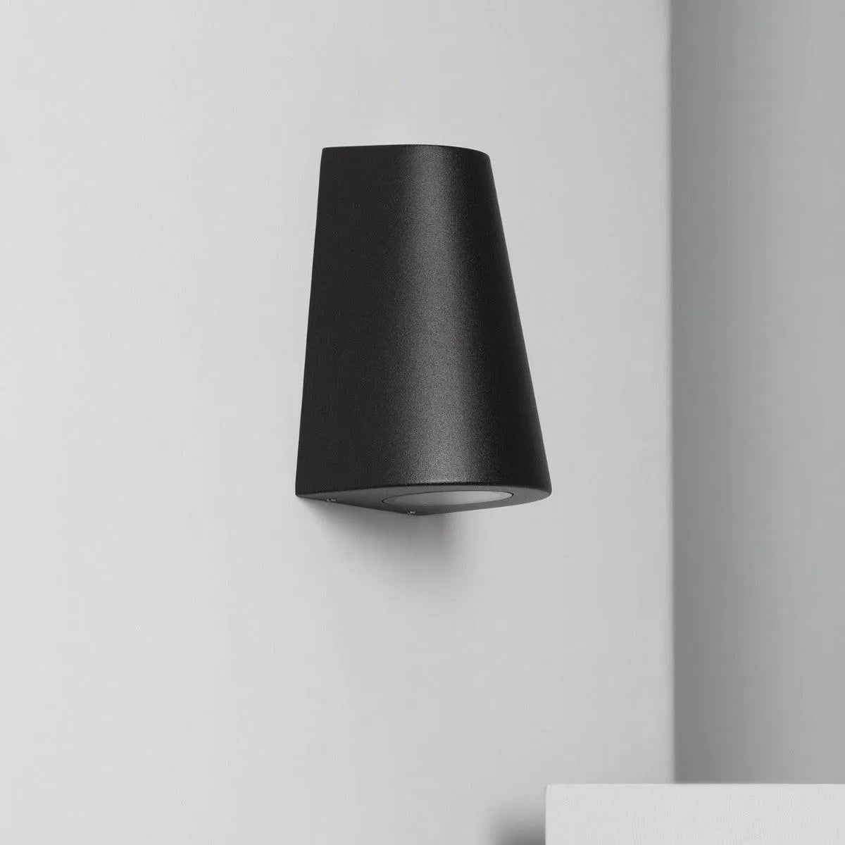 Buitenlamp zwart up down led lamp modern buitenverlichting