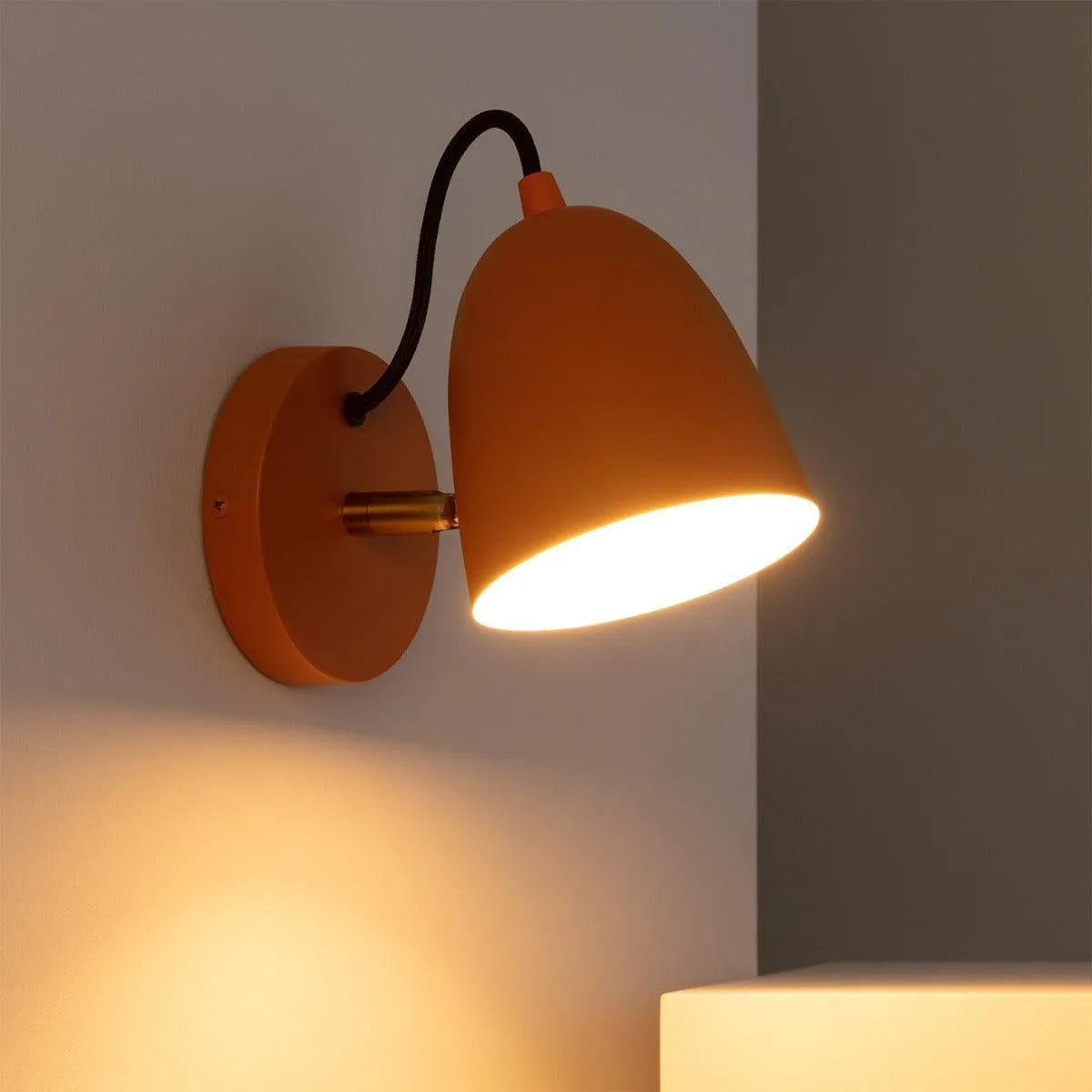 Verstelbare oranje led lamp modern wandlamp