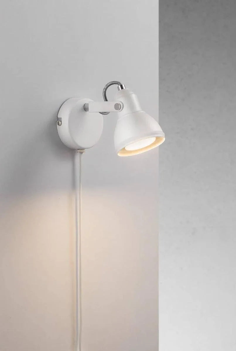 Moderne wandlamp leeslamp wit Nordlux aslak Gu10 fitting en schakelaar