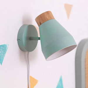 Wandlamp lichtgroen met hout schakelaar en E27 fitting 'Julius' - FOIR