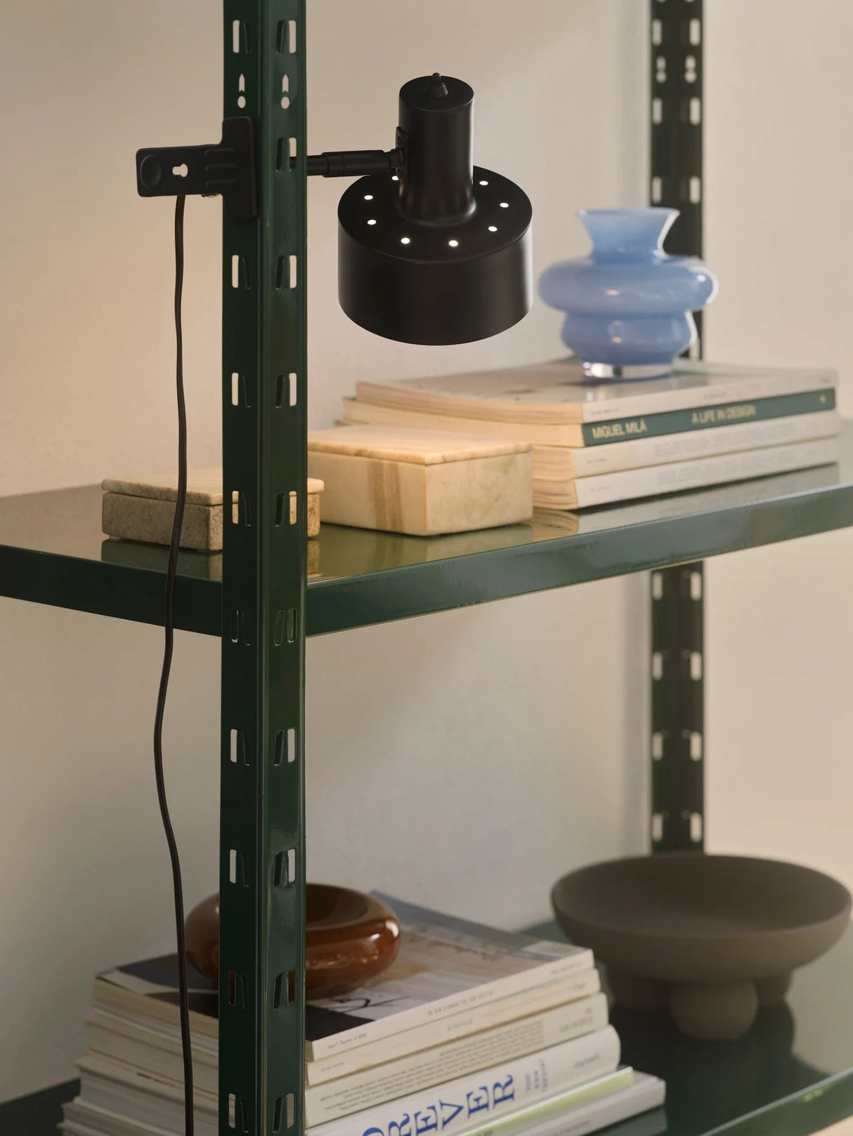 Wandlamp met klem Matis zwart metaal E27 fitting stekker