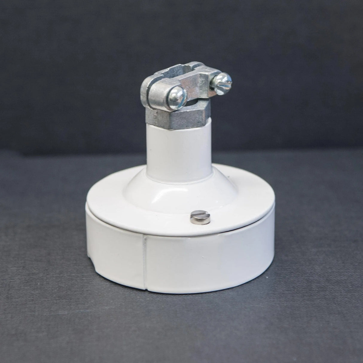 Witte plafondroos met kabel grip rond 65mm