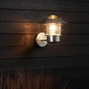 Wandlamp gegalvaniseerd met PIR sensor 'Blokhuis' buitenlamp E27 IP54