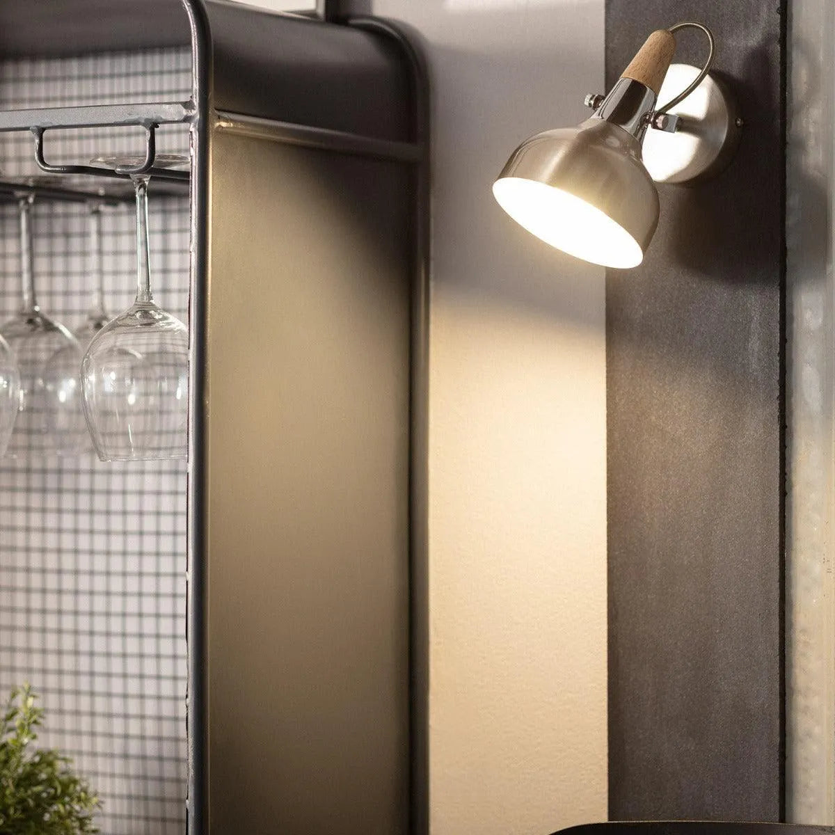 Zilveren wandspot met hout e14 fitting verstelbaar 