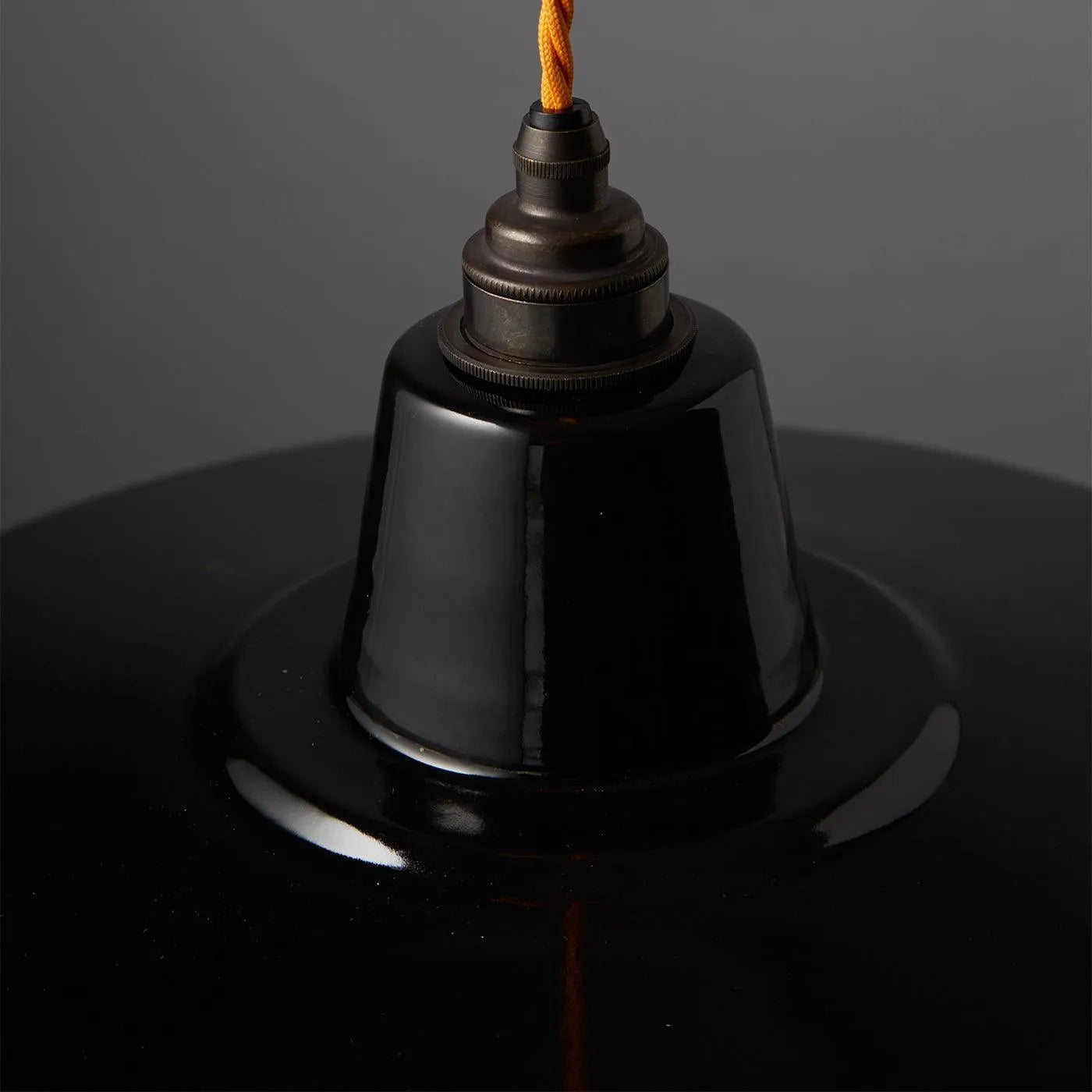 Zwarte emaillen  industriele lampenkap