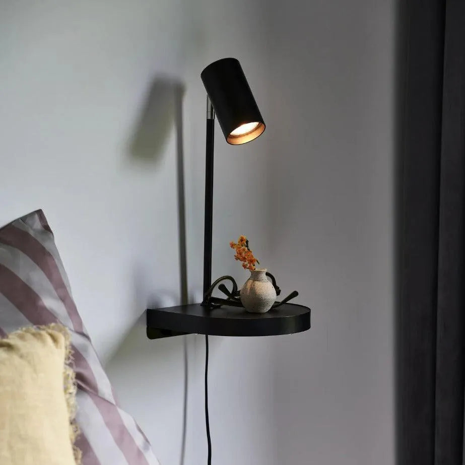 Bedlamp zwart met USB en plankje 'Cody' - FOIR